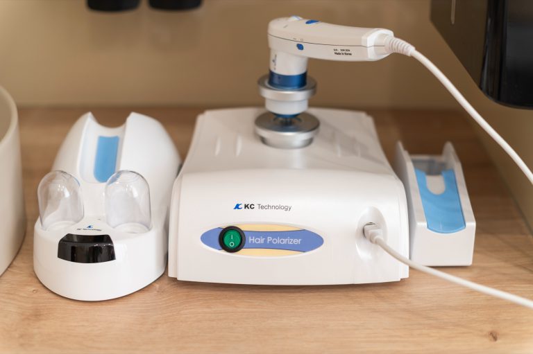 Kamera trychologiczna KC Technology Hair Polarizer z akcesoriami, zbliżenie